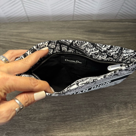 Dior Black and White Pouch - Picture 3 of 4